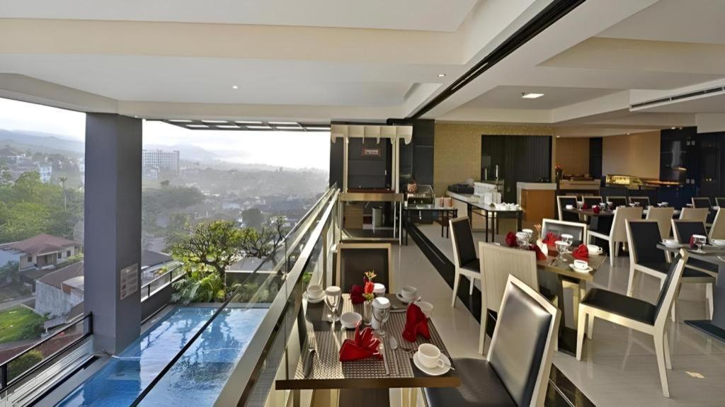 Travello Hotel Bandung Ngoại thất bức ảnh