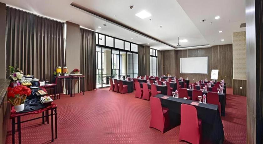 Travello Hotel Bandung Ngoại thất bức ảnh