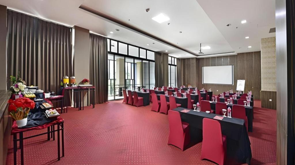 Travello Hotel Bandung Ngoại thất bức ảnh