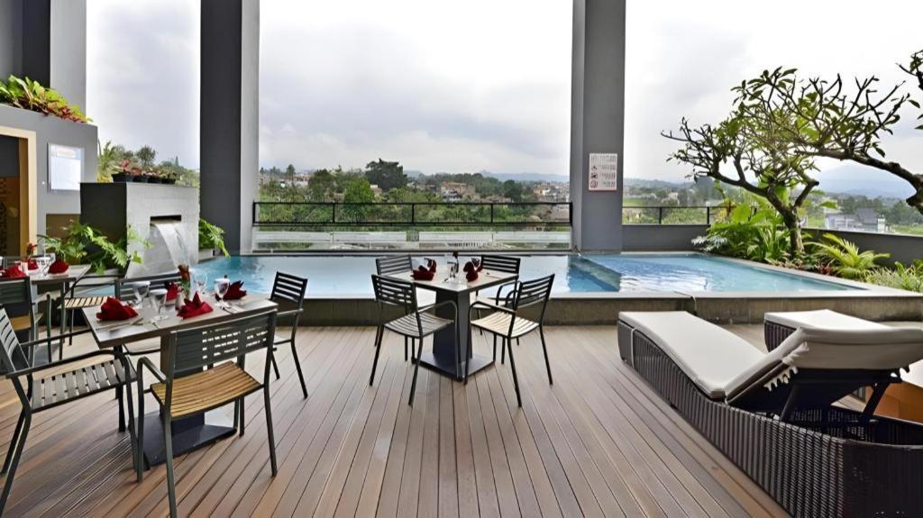 Travello Hotel Bandung Ngoại thất bức ảnh