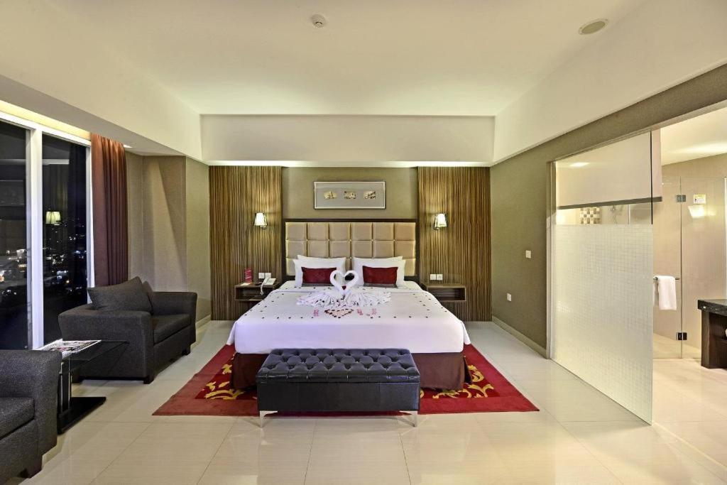 Travello Hotel Bandung Ngoại thất bức ảnh
